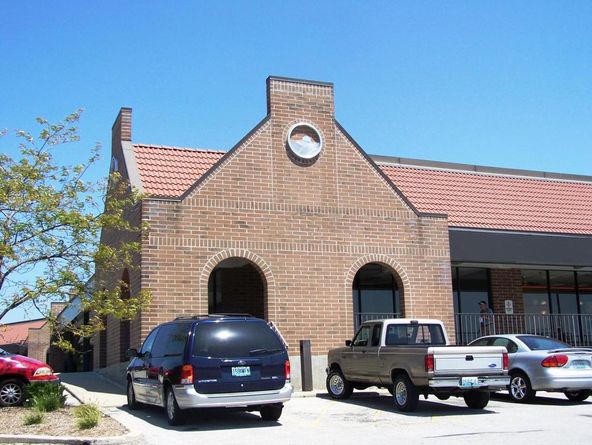 Picture Hills Shopping Center: Northwest 64th Street, Kansas City, MO 64151